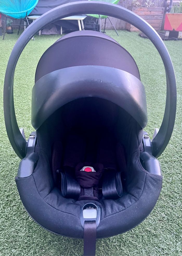 Yoyo car seat (siège auto / cosy , BABYZEN BE SAFE) + adaptateurs poussette Yoyo - photo numéro 2