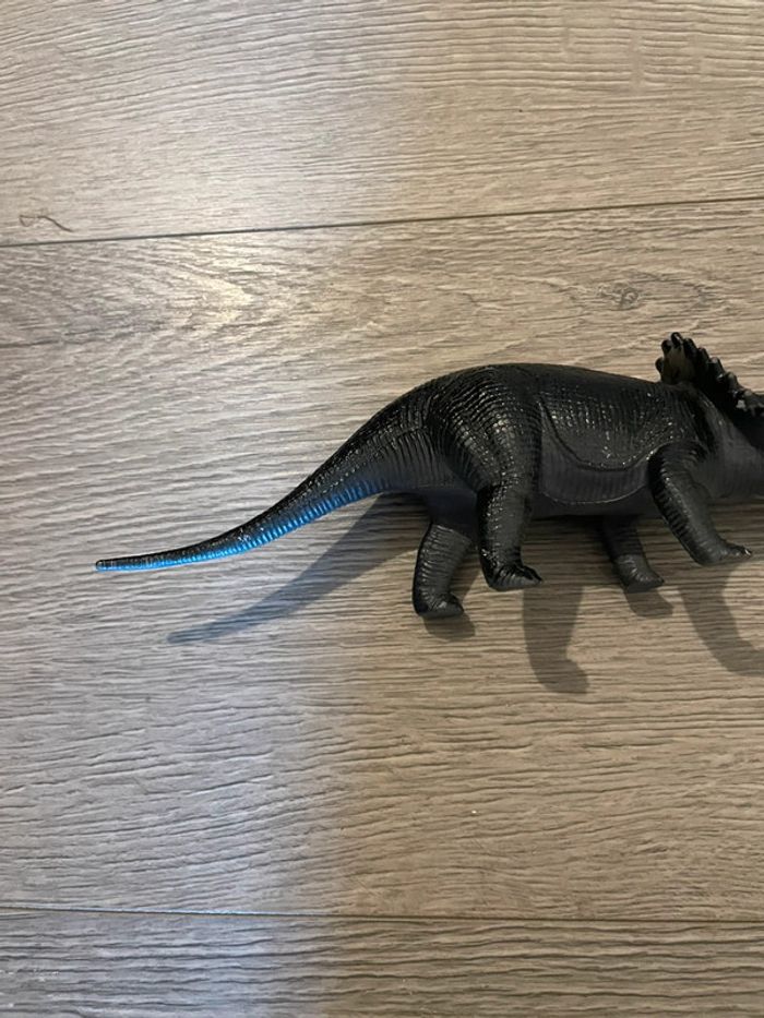 Figurine dinosaure en plastique style Jurassic Park en très bon état - photo numéro 4