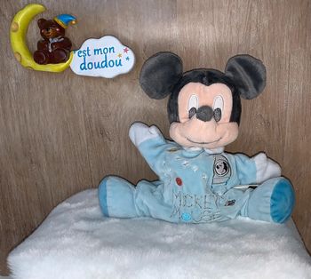 DY15 doudou Mickey disney