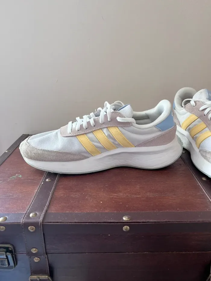 Baskets Adidas claires - photo numéro 4