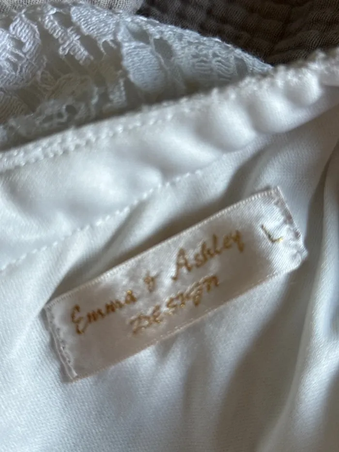 Magnifique robe dentelle et doublée avec épaules dénudées femme - photo numéro 7