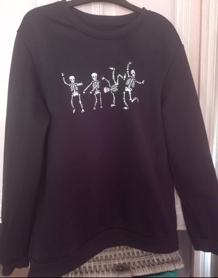 Pull avec squelettes taille L Shein