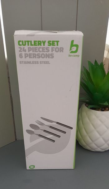 Ménagère 24 couverts neuve