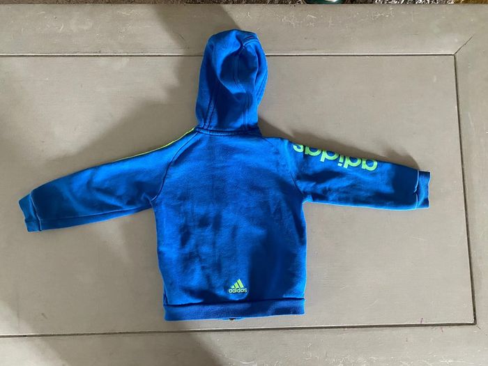 Gilet zippé veste Adidas bleue et verte fluo avec capuche taille 12 / 18 mois - photo numéro 8
