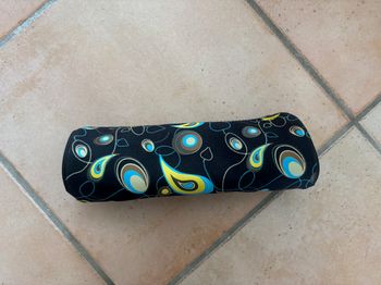 trousse scolaire noire à motifs