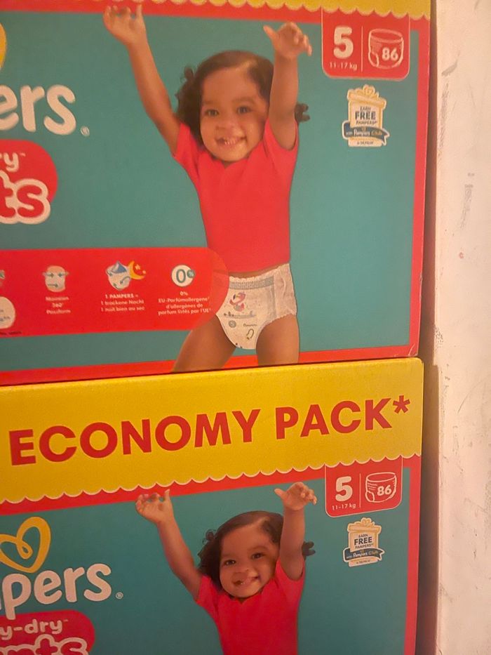 Lot de 2 carton  couche Pampers culotte taille 5 neuf