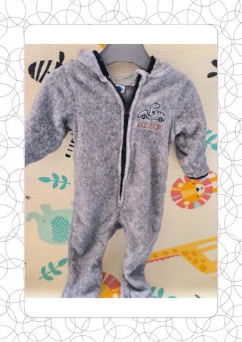 Sur pyjama dinosaure