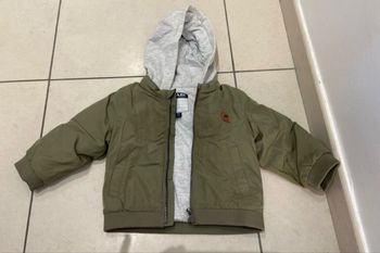 Veste kaki et grise