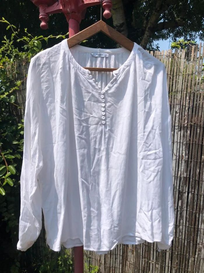 👚 Blouse tunique Mango longue, large et ample à col V et à manches longues avec détails boutons