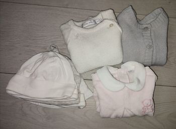 Lot gilets et bonnets