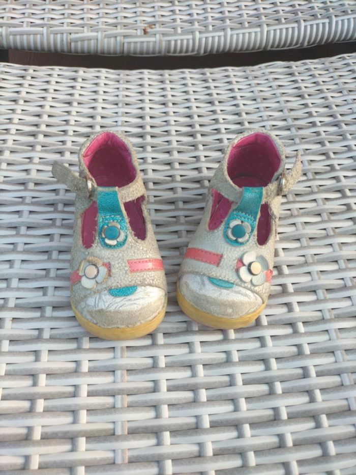 Chaussures gris et rose pointure 20