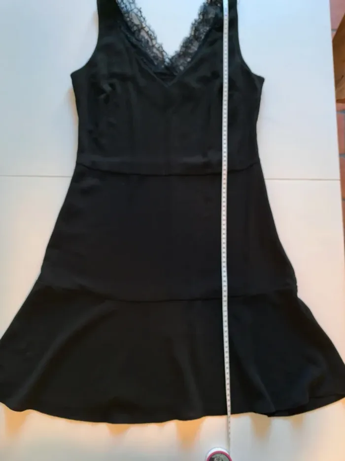 Robe noire encolure dentelle T 38 - photo numéro 7