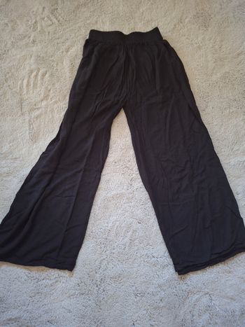 Pantalon fluide plutôt court
