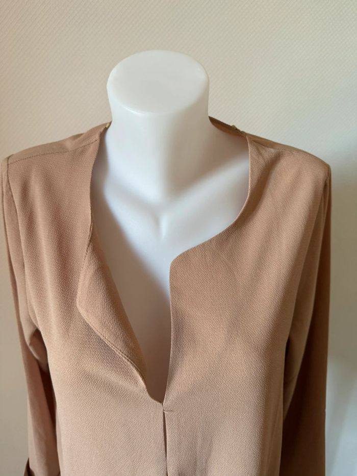 Blouse beige en très bon état taille L Molly bracken - photo numéro 3