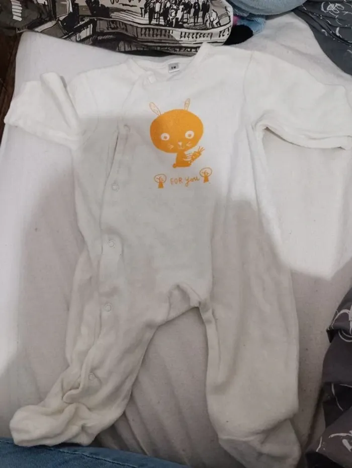 Deux pyjamas 3 mois - photo numéro 2