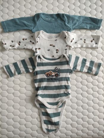 Lot de bodies Gémo 1 mois