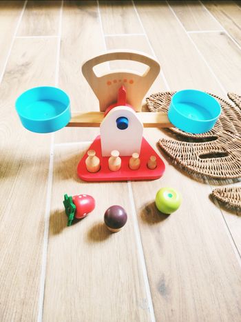 🍄 Balance marchand(e) fruits et légumes Montessori en bois