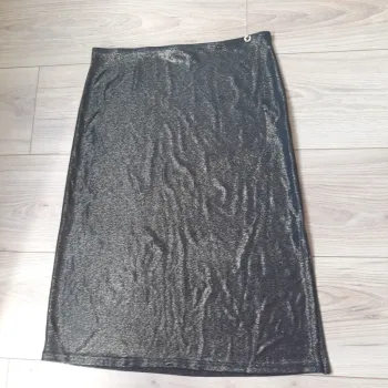 Jupe noire/fils dorés