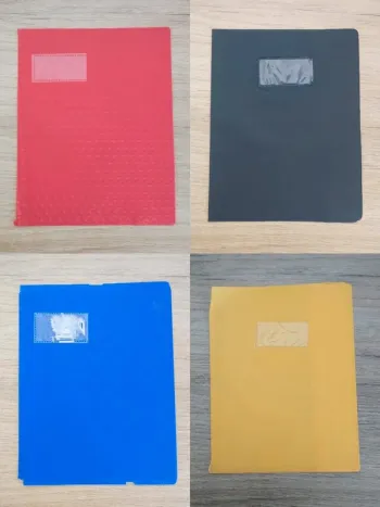 Lot 4 protège-cahier rouge noir jaune bleu - 17x22cm