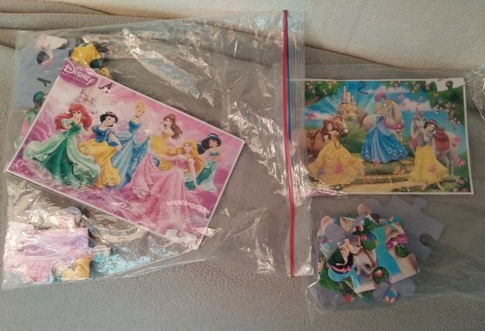 Lot de 2 puzzles princesses Disney