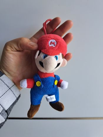 Peluche marioon peut l'accrocher en porte clef
