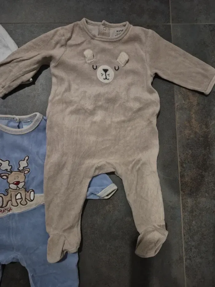 Lot pyjamas 9 mois - photo numéro 2