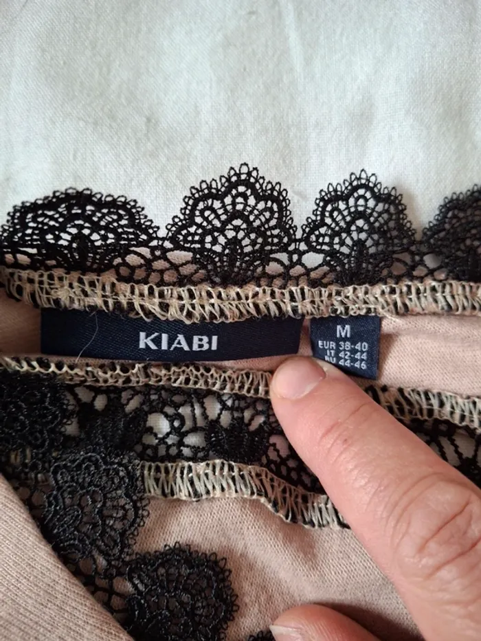 Pull beige avec dentelle et nœud dans le dos - photo numéro 3