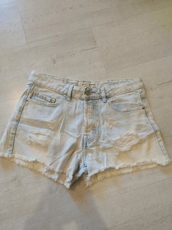 Superbe short en jean Stradivarius taille 40