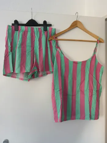 Trendyol ensemble  nuit débardeur + short