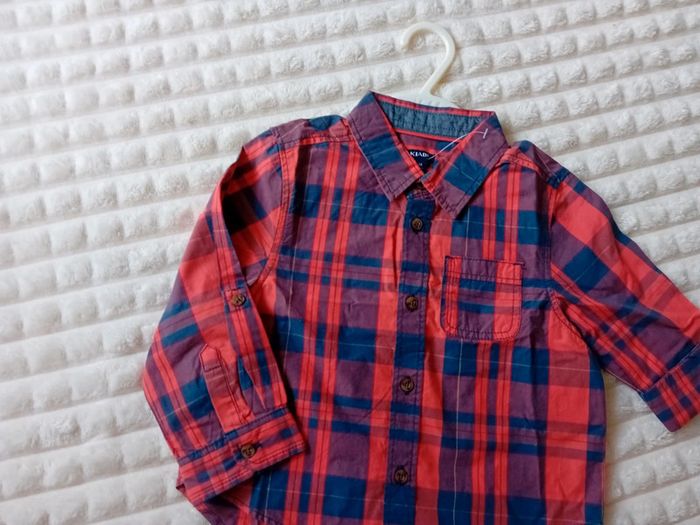 Chemise garçon 24mois neuf 🩶🖤 - photo numéro 2