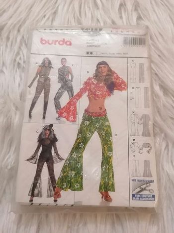  2 pochettes de patrons Burda, déguisement année 80,  robe femme 