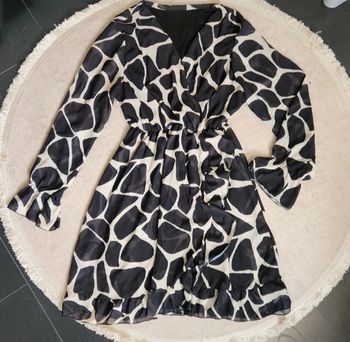 Robe cache cœur noir a motifs beige manches en voile Taille unique jusqu au 42