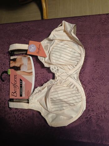 Soutien-gorge bestform 100C poitrine généreuses F8