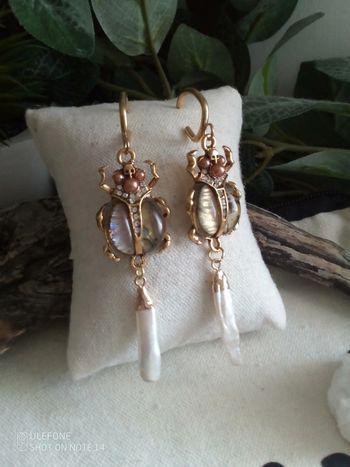 Boucles d'oreilles bohèmes scarabées abalone et perles de culture d'eau douce