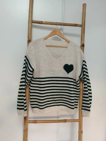 Joli pull col V marinière en mohair avec cœur