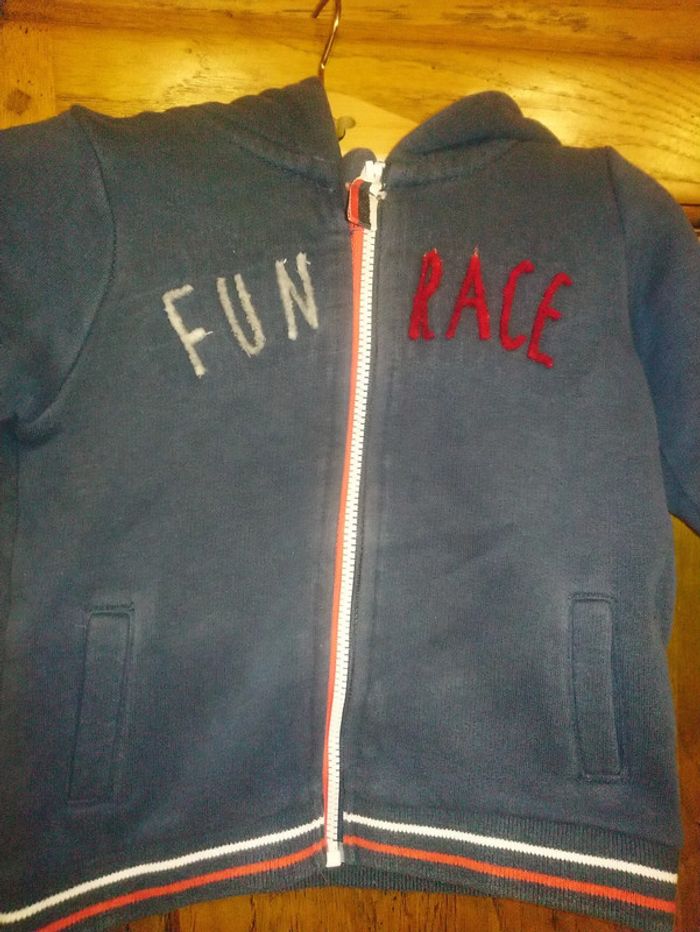 Joli gilet bleu et rouge Orchestra taille 12 mois - photo numéro 3