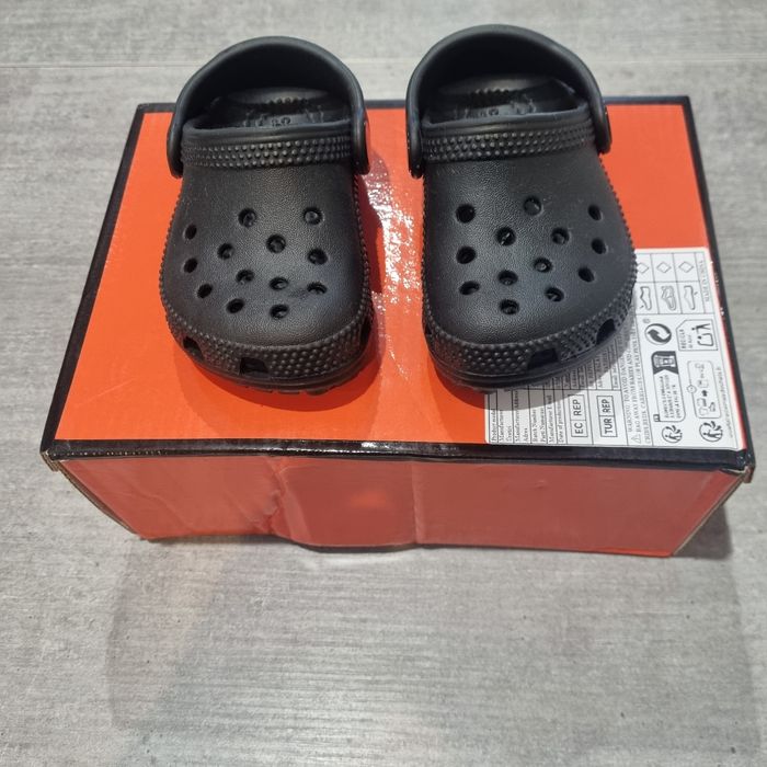 Crocs bébé taille 21-22 - photo numéro 3