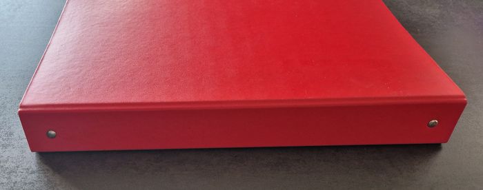 Classeur A4 rouge comme NEUF + 50 pochettes transparentes Exc. état à NEUVES - photo numéro 3