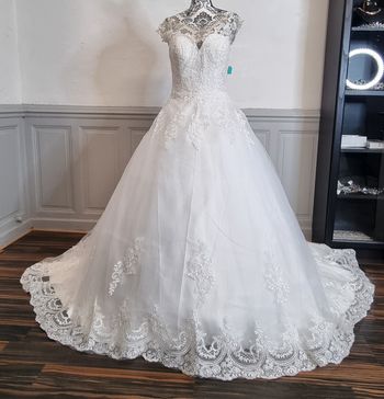 robe de mariee princesse dentelle avec traine Taille 36