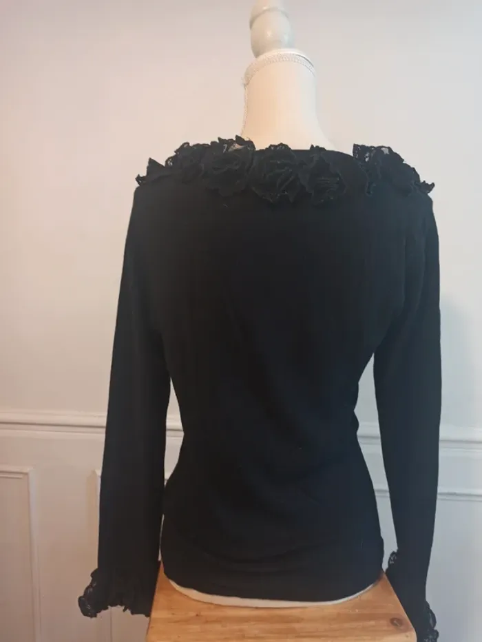Pull noir magnifiquedécolleté - photo numéro 4