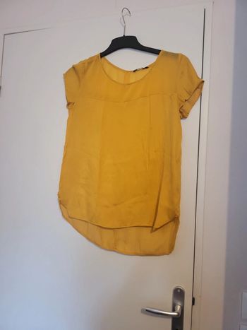 Top jaune