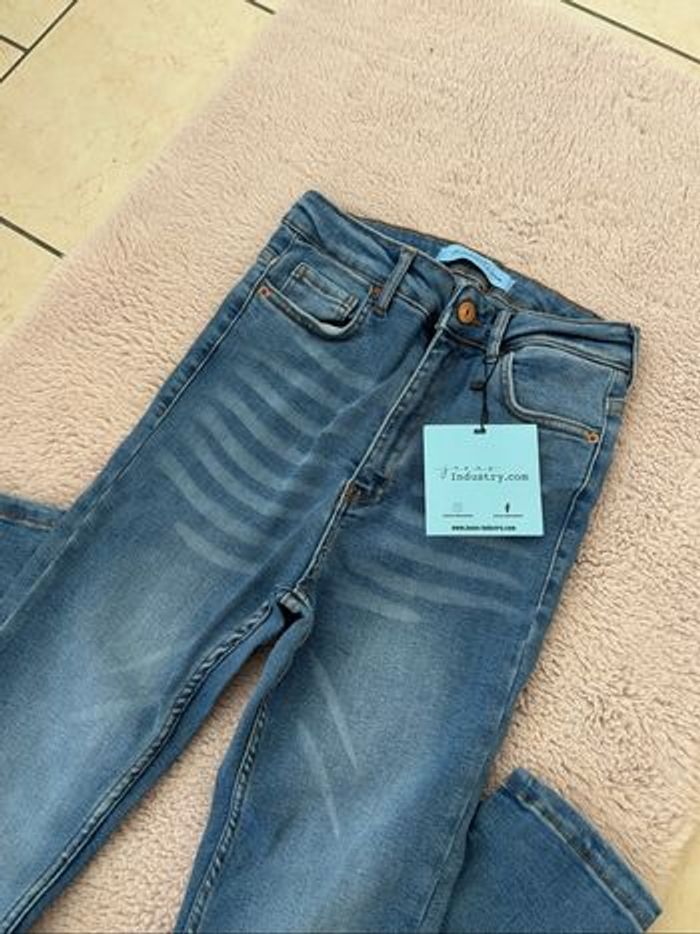 Jean slim Taille 34 Neuf avec étiquette - photo numéro 3