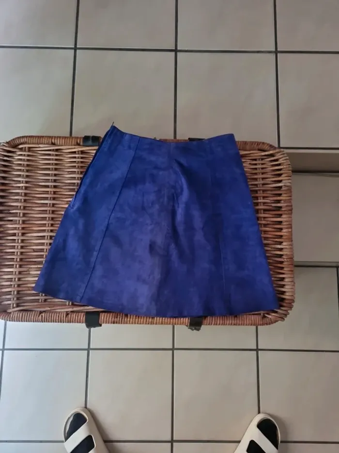 Jupe en croute de cuir bleu vif taille s - photo numéro 3