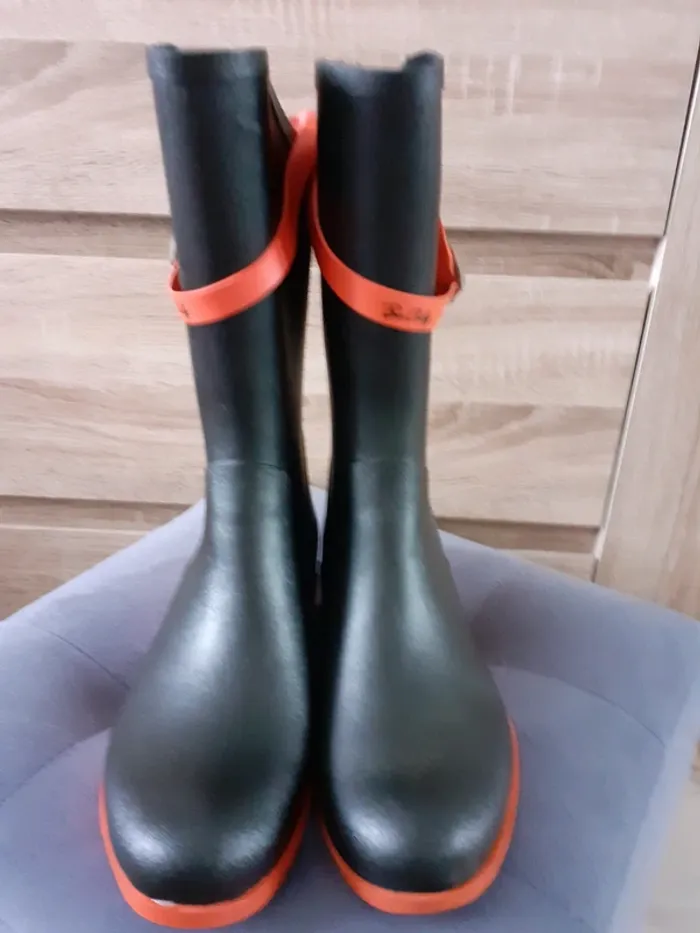 Bottes de pluie noire et rouge marque By Only. - photo numéro 5