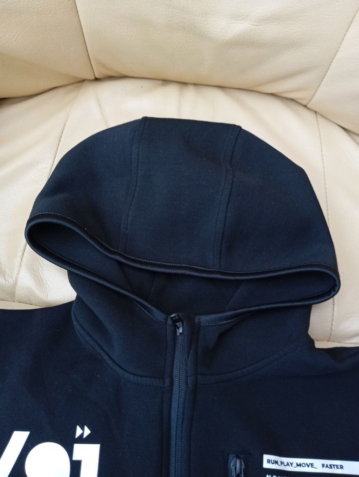 Pull capuche noir - photo numéro 4