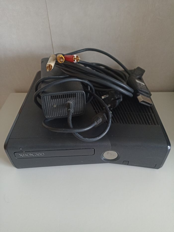 Lot 2 Xbox 360 + jeux - photo numéro 3