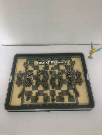 Jeu d'échecs figurines chinoises façon ivoire