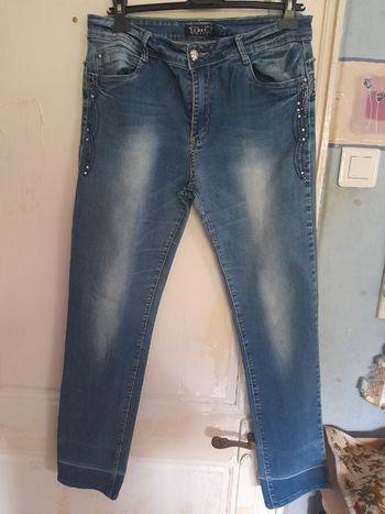 Jean bleu brodé et strassé, marque X-MAX, taille 44