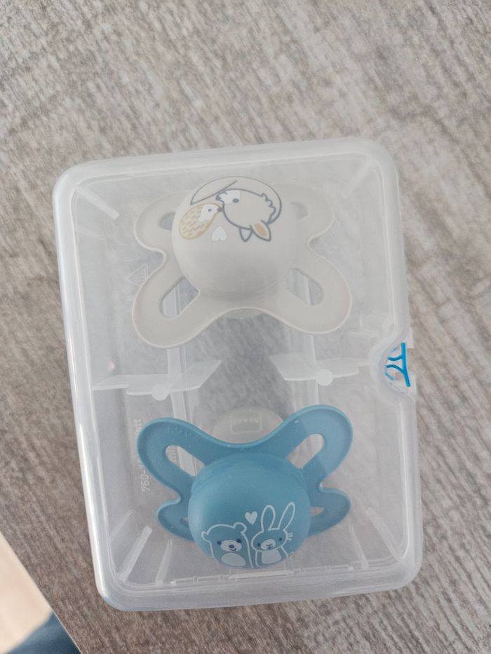 Lot tetine 0-2 mois et 2-6 mois MAM