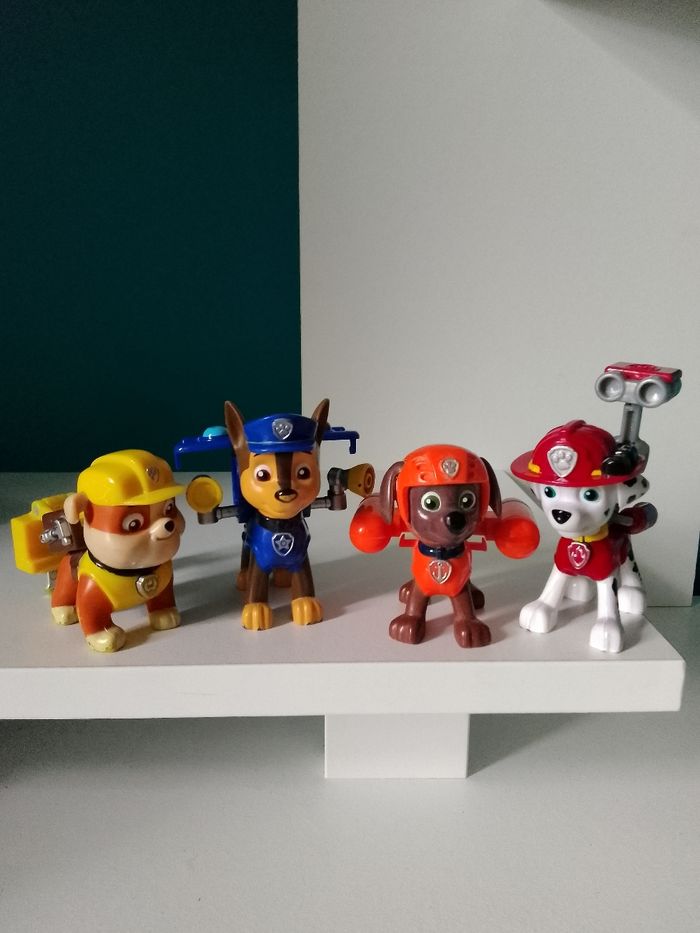 4 figurines d'action